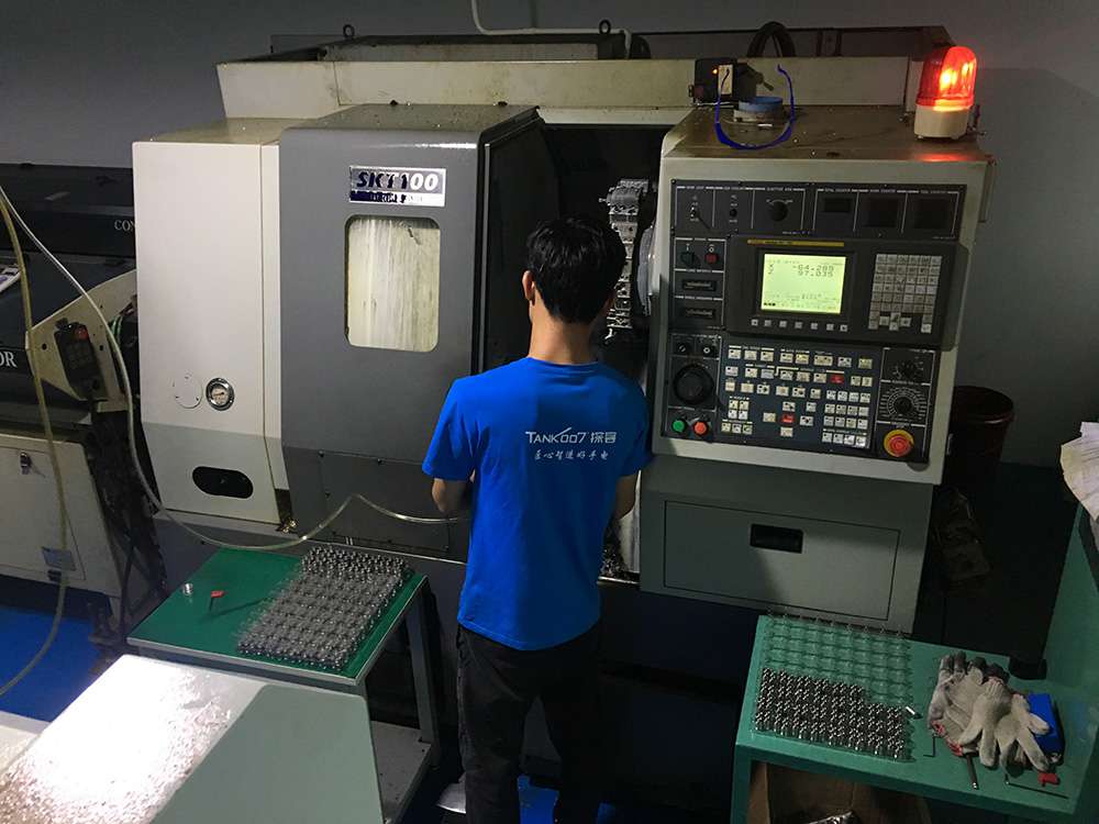 TANK007探客工廠---CNC數控設備操作場景